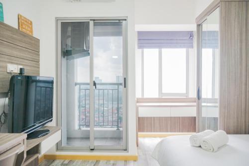 Strategic Studio Apartment at M-Town Residence By Travelio - image 5