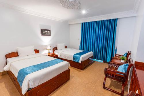 Twin Room with Pool View image 5