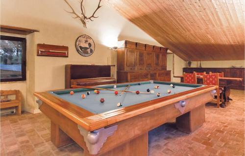 Ten-Bedroom Holiday Home