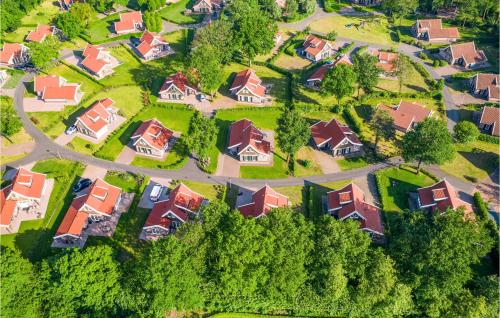 Nice home in Hoge Hexel w/ WiFi and 3 Bedrooms - image 4