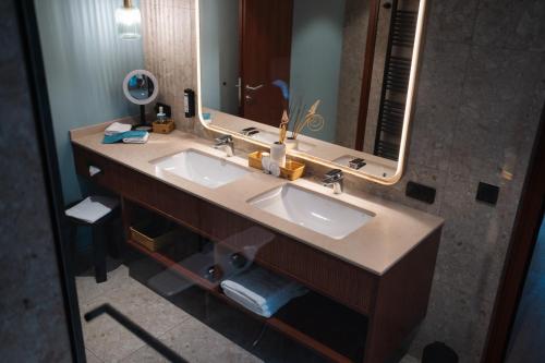 Junior Suite with Lake View