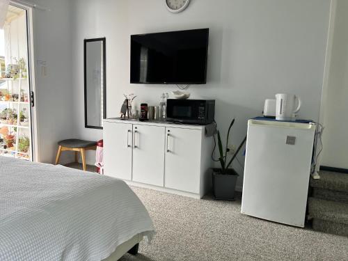 LA SOL - ensuite & seperate entrance - close to uni, Hamilton (photo 4)
