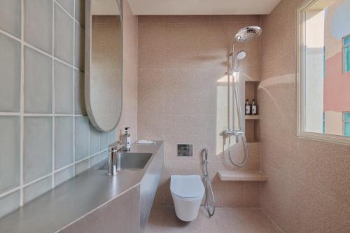 room detail thumbnail 2