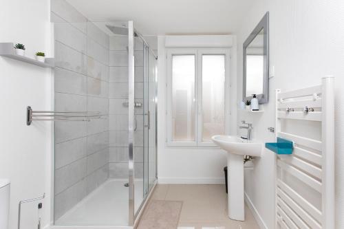 Shower, Le Petit Pont - Charmant Studio a Brionne in Brionne