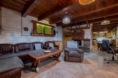 4 bedrooms, 8 beds