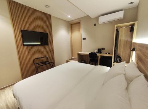 King Room image 5