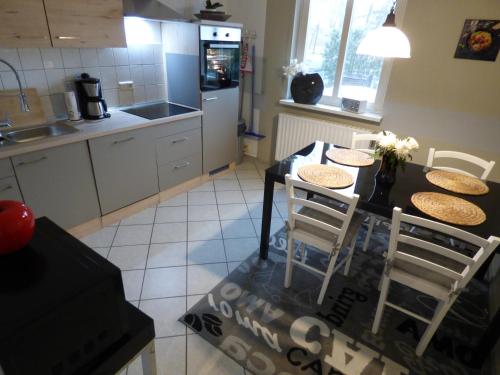 2 bedrooms, 3 beds
