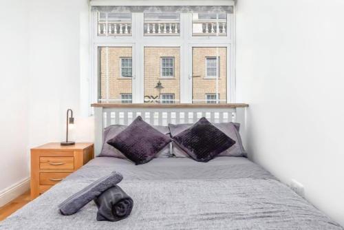 Lovely 2 BR with Patio Waterloo LM1, Лондон