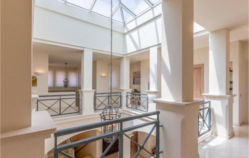 Beautiful home in Málaga w/ WiFi Heated swimming pool and Outdoor swimming pool - image 5