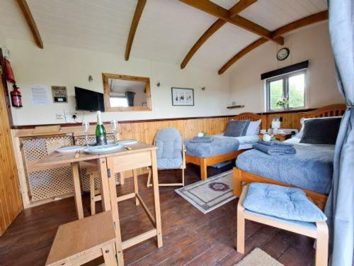 A szálláshely kívülről, Puddleduck Hut Armathwaite with hot tub and dog agility course, perfect for a romantic break in Armathwaite