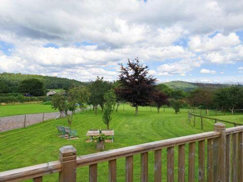 A szálláshely kívülről, Puddleduck Hut Armathwaite with hot tub and dog agility course, perfect for a romantic break in Armathwaite