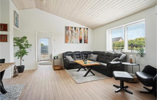  Cozy Home In Samsø With Kitchen in Onsbjerg