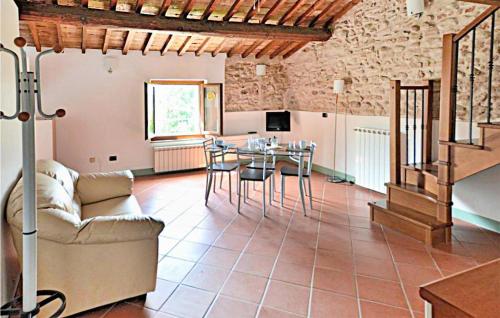  1 Bedroom Cozy Apartment In Colà in Sona
