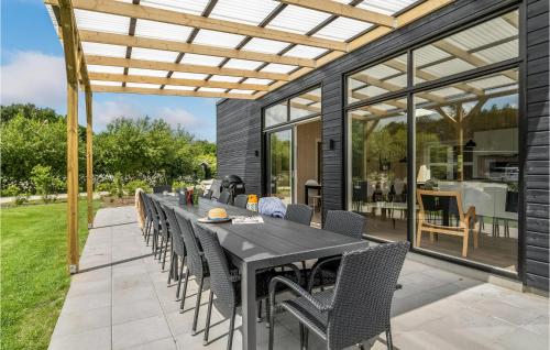  Gorgeous Home In Glesborg With Kitchen in Glesborg
