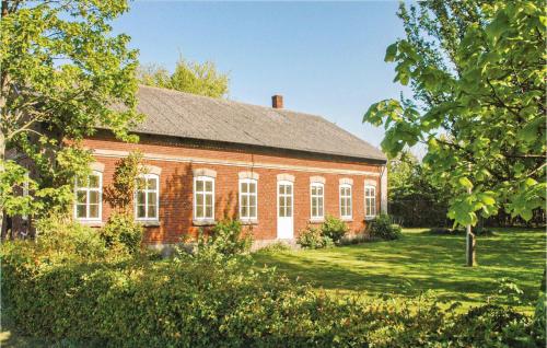  Seven-Bedroom Holiday Home In Bredebro in Bredebro