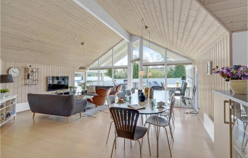Étterem, Beautiful Home In Væggerløse With Sauna in Idestrup