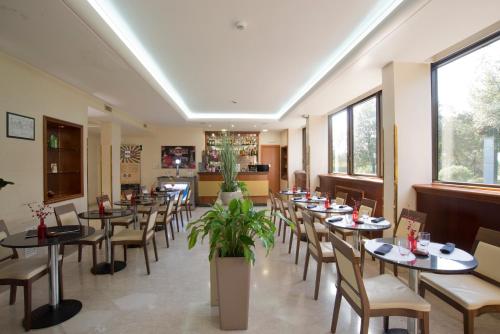 Bar/lounge, Hotel The Brand in Aurelio and Monteverde