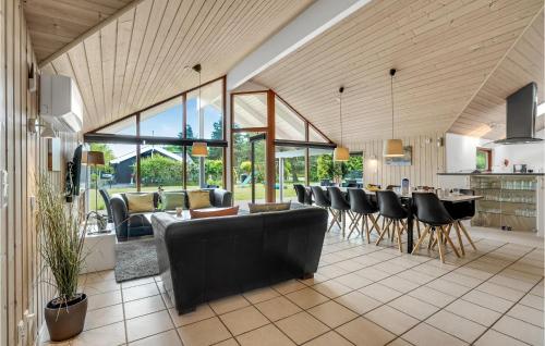 Balcony/terrace, Beautiful Home In Væggerløse With Wifi in Idestrup