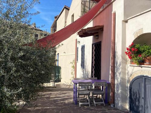  Little Sun Cottage with private carpark and sunny terraces in Poggio Mirteto