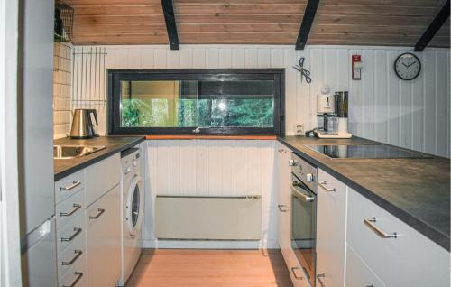 virtuve, Awesome Home In Annerstad With Sauna in Annerstad