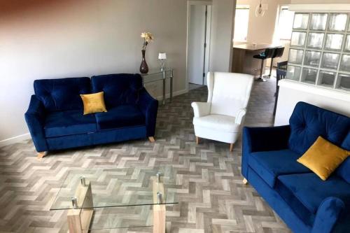 Large Three Bed with Lough Atalia Views