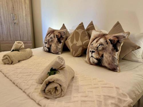 2 bedrooms, 3 beds