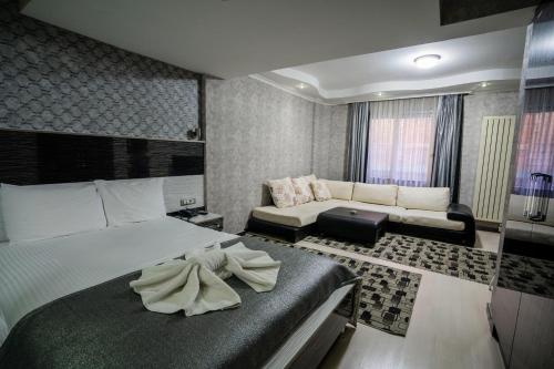 HALLEY OTEL in เดนิซิล