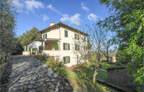 Three-Bedroom Holiday Home in Castelvecchio di Comp.