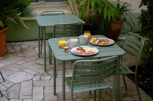 Hôtel Kyriad Canal Saint Martin-Republique - image 6