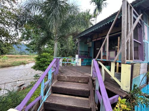 บ้านไม้คนเมือง Baan Mai Kon Muang Pai Resort