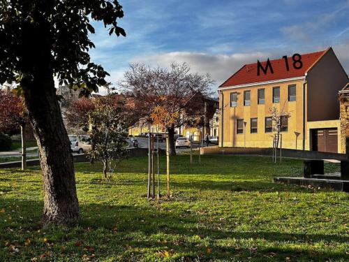 M18 - Csak egy lépés a történelmi belváros - free parking (M18 - Csak egy lepes a tortenelmi belvaros - free parking) in เตตเย