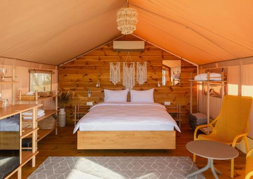 1 queen bed