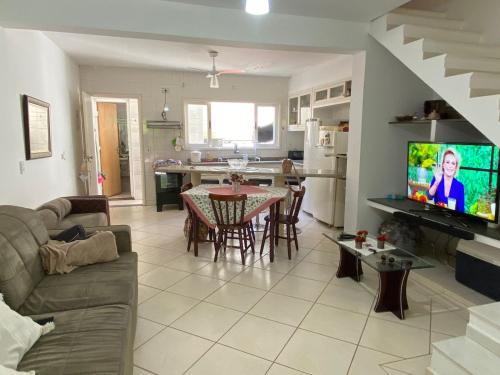 Sobrado em condomínio quase pé na areia em Juquehy Sobrado em condomínio quase pé na areia em Juquehy