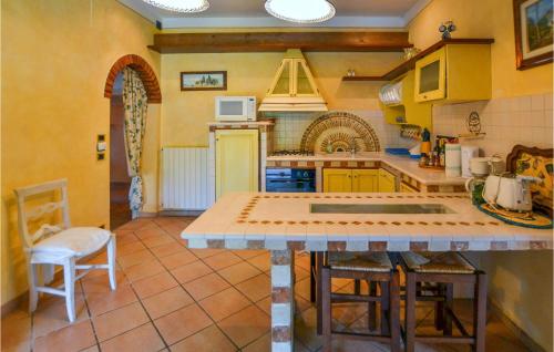 Kjøkken, Lovely Home In Cortona With Kitchen in Scanizza