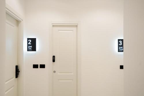 No Man's Land Guesthouse, Рим (фото 10)