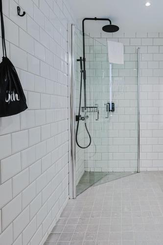 Hotel With Urban Deli - image 11