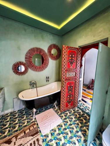 room detail thumbnail 2