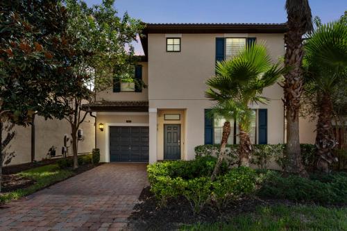 Amazing House 6 Bedrooms5 BathPoolMovie Theater in Davenport, USA