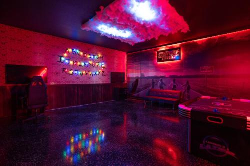 Amazing 7Bdrms5.5BathPoolGame Room At Solterra in Davenport, USA
