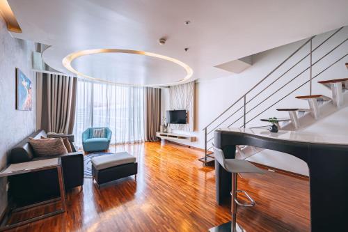 Duplex Suite with Balcony image 10