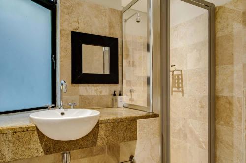 Bali Luxury Suite E – Camps Bay, CO