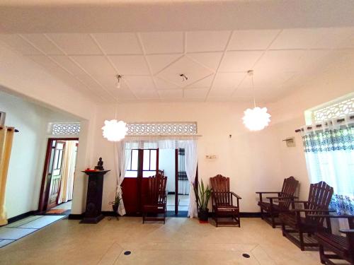 Shine Breeze villa in Midigama Beach