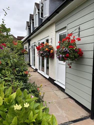 The Three Cups Inn Room Type - One-Bedroom Apartment with Garden View