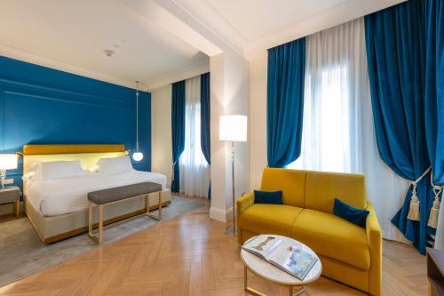 Deluxe Double Room image 6