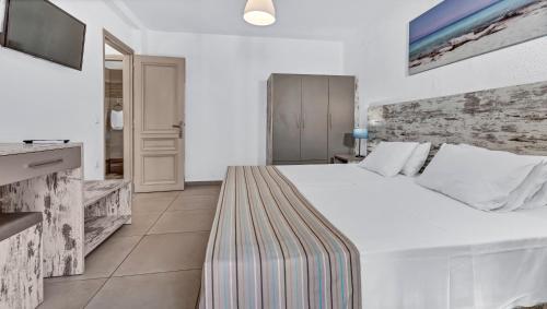 Evina Rooms & Suites - image 8