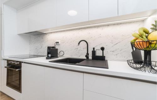 virtuve, Stunning Apartment In Mandre With Wifi in Mandre (Kolan)