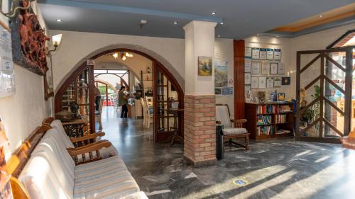 Evina Rooms & Suites - main image