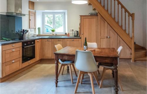 Kitchen, 2 Bedroom Nice Home In Saint-Clet in Saint-Clet