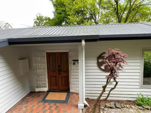 Getaway for 7 with King Bed and Open Fireplace Getaway for 7 with King Bed and Open Fireplace