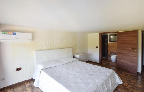  3 Bedroom Stunning Apartment In Palmi in Palmi